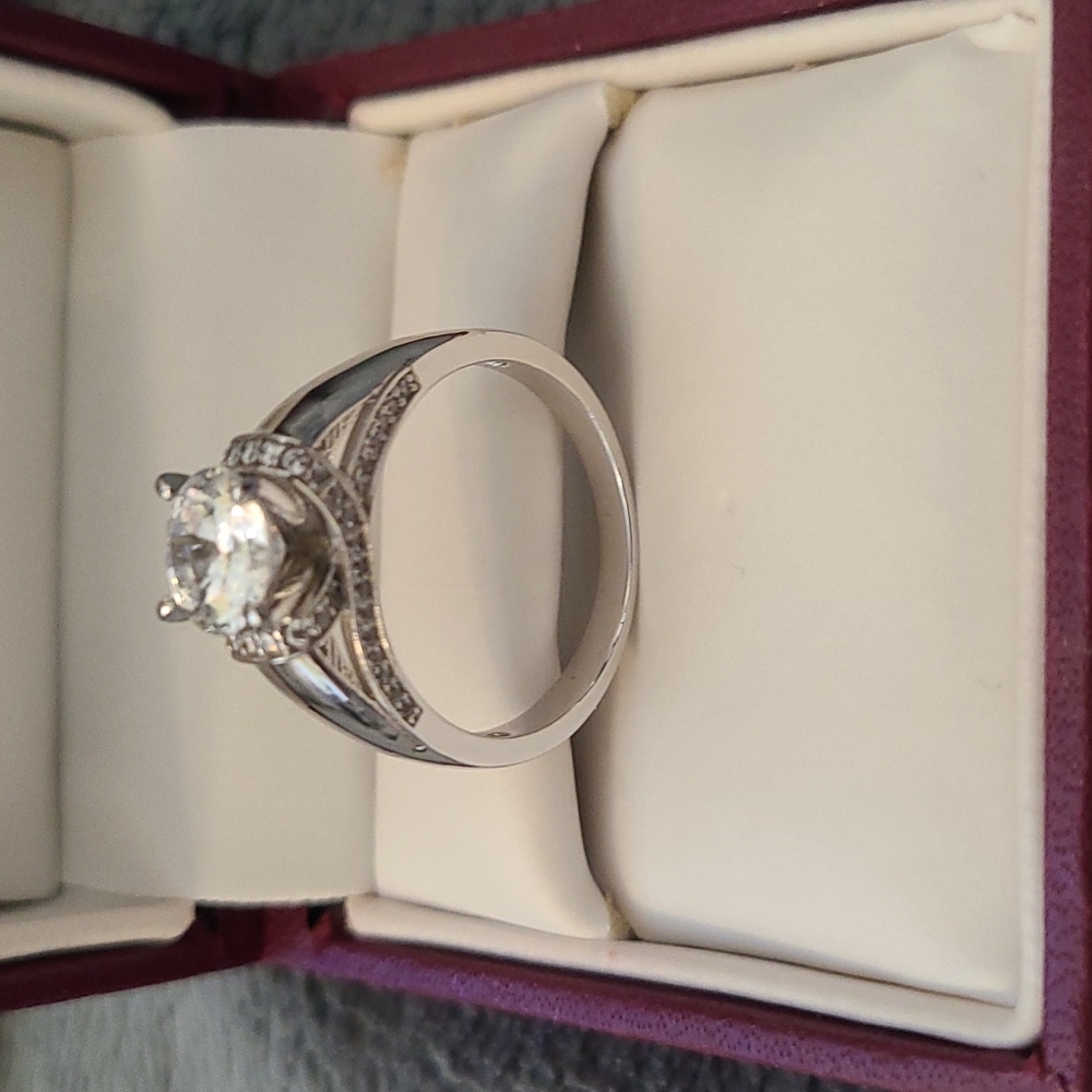 Diamond engagement ring